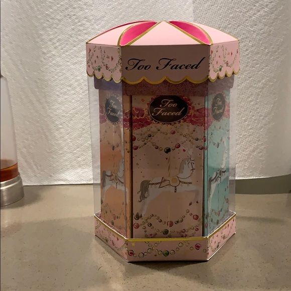Too Faced Other - Too Faced La Belle Carousel Makeup Set